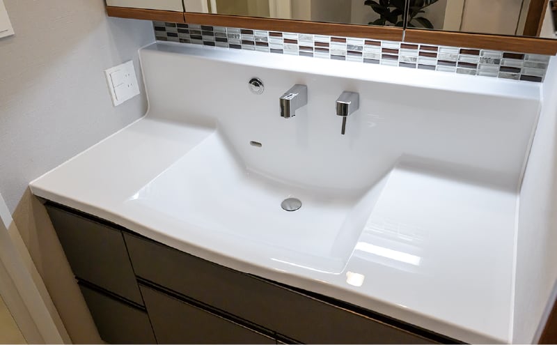 ハイバックタイプの洗面化粧台